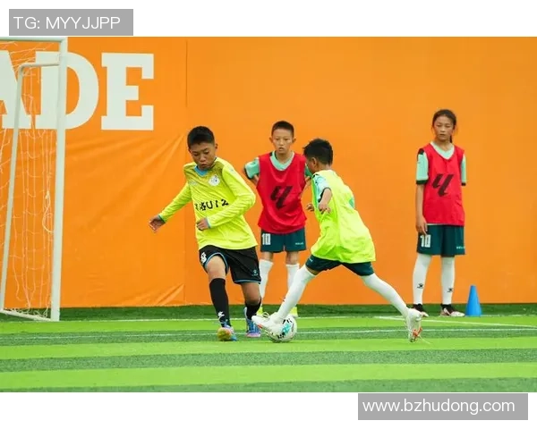 探索足球反向跑的技巧与训练方法提升场上表现与竞技水平